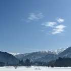 春日和の青空の下、投雪機のメンテナンス｜南魚沼市・五十沢地域の現場より